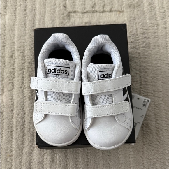 Adidas Kids' Sneakers in White and Black - Picture 4 of 5